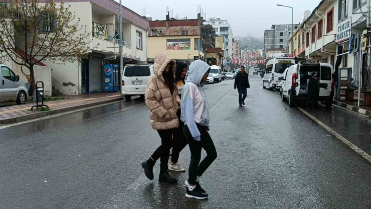 Dicle’de Sağanak Yağış Etkili Oldu