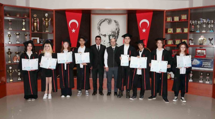 Gaziantep Kolej Vakfı Cemil Alevli Ib Koleji’nde Diploma Heyecanı