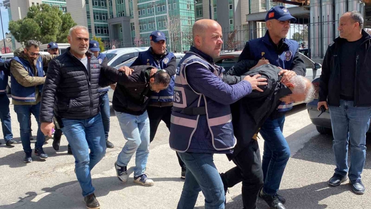 Tartışma Sırasında Polisi Öldüren Baba Ve Oğlu Tutuklandı