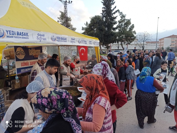 Yedi Başak Derneği Depremzedeleri Yalnız Bırakmıyor