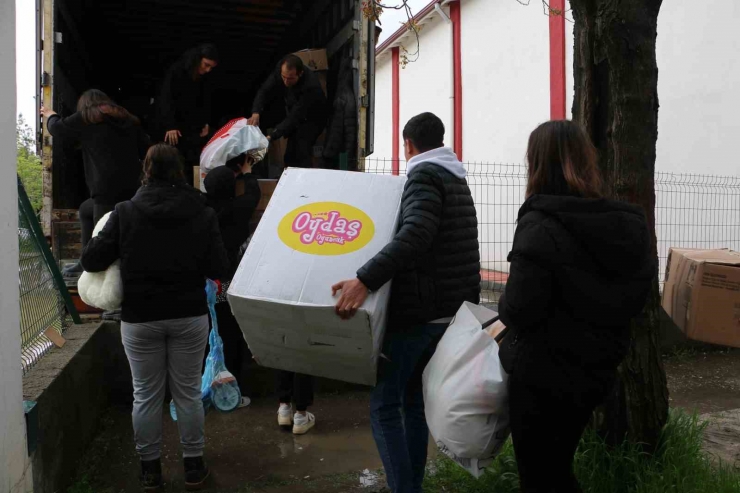 Diyarbakırlı Öğrencilerden Depremzede Kardeşlerine Binlerce Koli Hediye