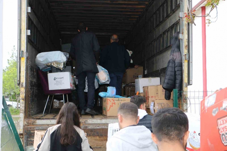 Diyarbakırlı Öğrencilerden Depremzede Kardeşlerine Binlerce Koli Hediye