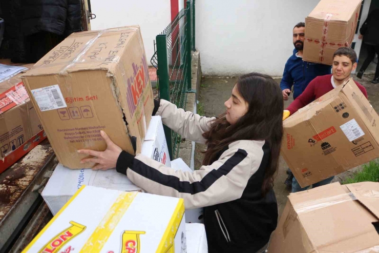 Diyarbakırlı Öğrencilerden Depremzede Kardeşlerine Binlerce Koli Hediye