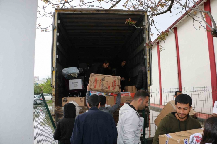 Diyarbakırlı Öğrencilerden Depremzede Kardeşlerine Binlerce Koli Hediye