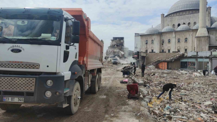 Hurdacıların Tehlikeli Ekmek Parası Mücadelesi