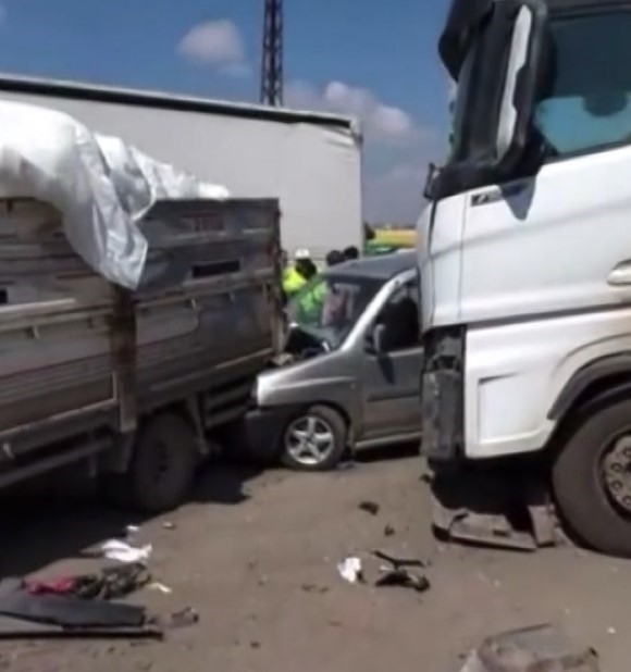 Gaziantep’te 8 Aracın Karıştığı Zincirleme Trafik Kazası: 3 Yaralı