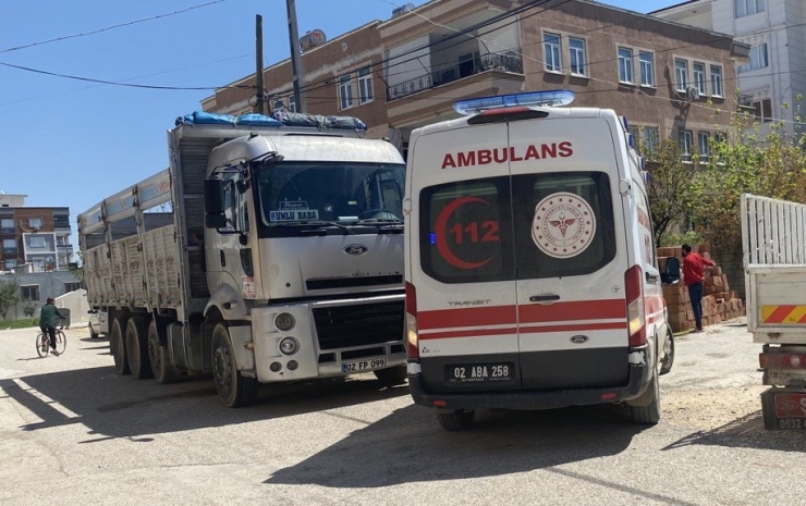 Kavgayı Ayırmak İçin Balkondan Atlayarak Yaralandı