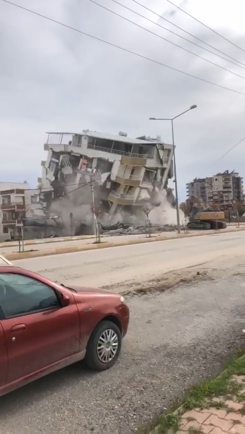 Bina Yıkımında Korku Dolu Anlar Yaşandı