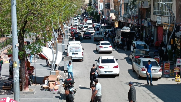 Çarsı Ve Pazarda Bayram Hareketliliği