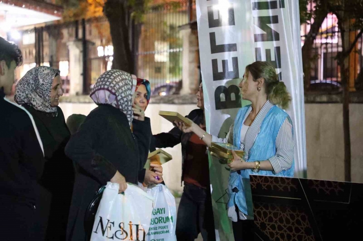 Yenişehir Belediyesi Vatandaşlara Yasin Ve Tesbih Hediye Etti