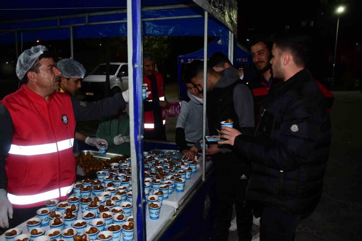 Şahinbey’den Kadir Gecesi’nde Lokma Tatlı İkramı