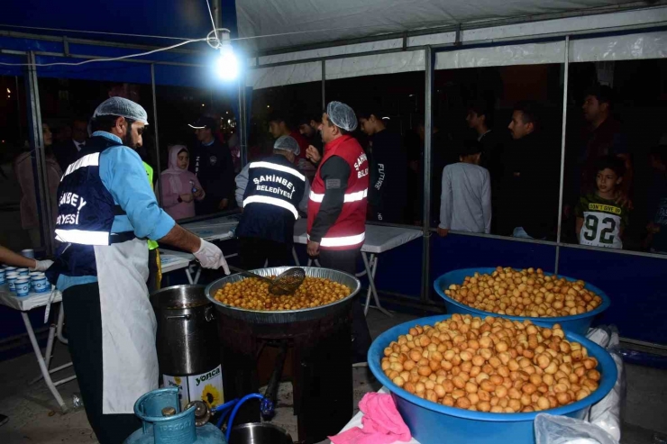 Şahinbey’den Kadir Gecesi’nde Lokma Tatlı İkramı