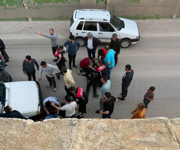 Duvara Çarpan Motosikletteki 2 Polis Memuru Köprüden Düştü