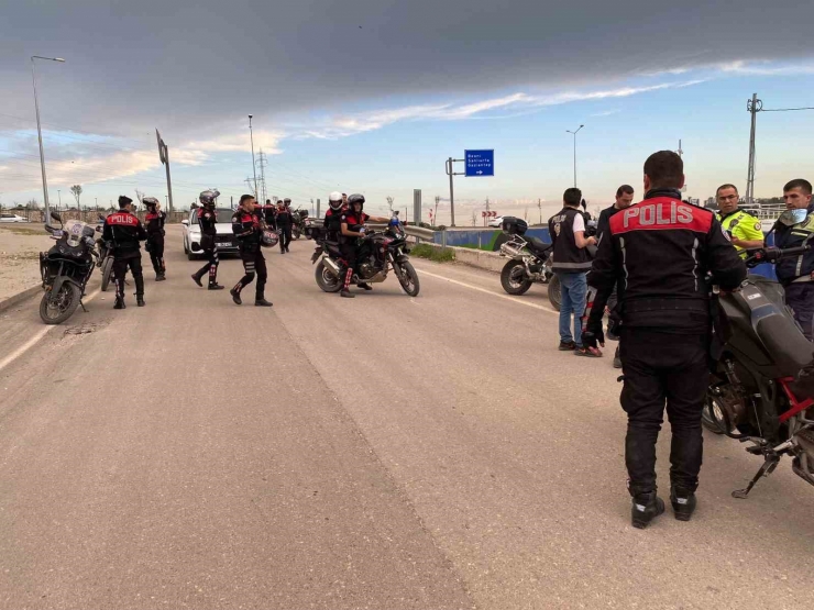 Duvara Çarpan Motosikletteki 2 Polis Memuru Köprüden Düştü