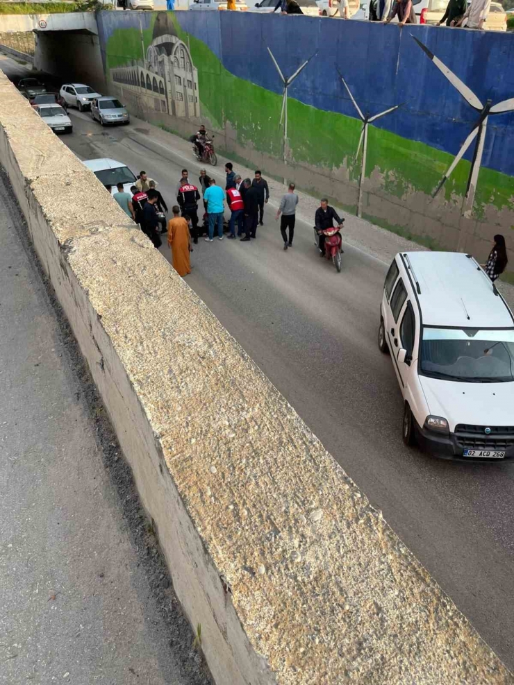 Duvara Çarpan Motosikletteki 2 Polis Memuru Köprüden Düştü