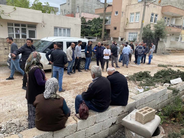 Depremde Hasar Gören Minare İçin Yıkım Tepkisi