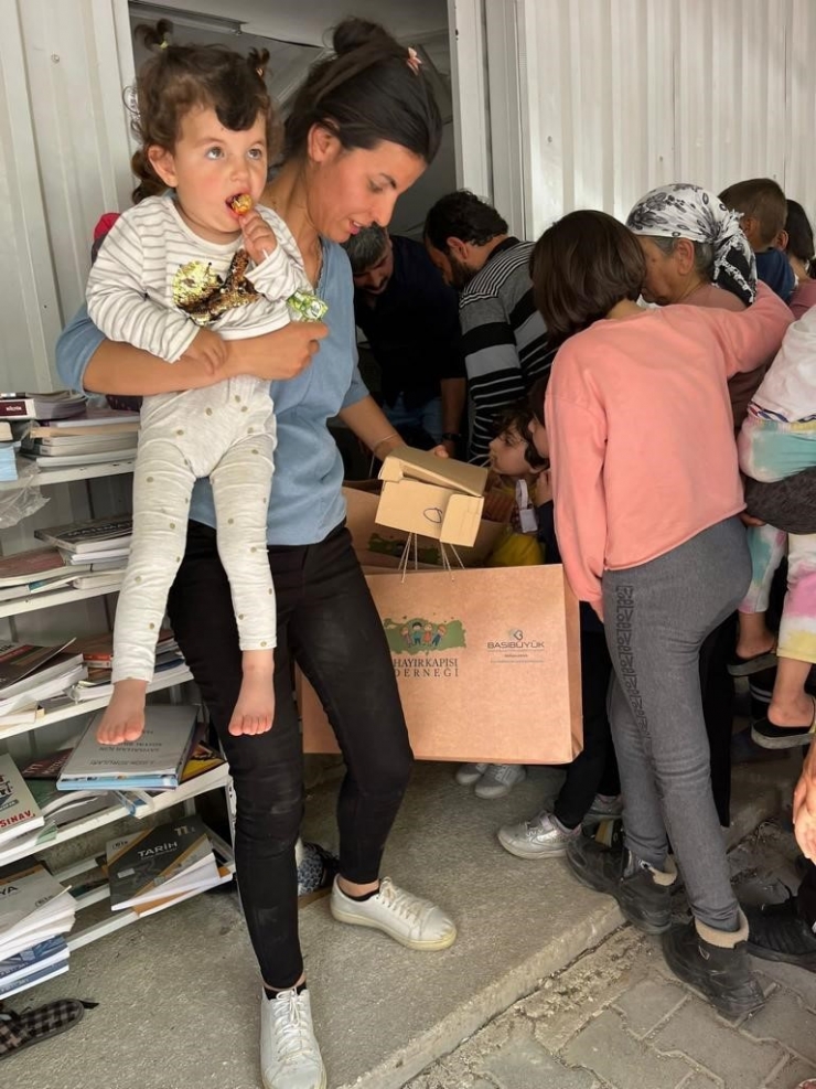 Adıyaman’da 400 Yetimin Yüzü Güldü