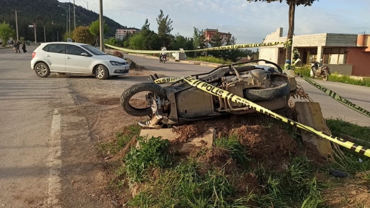 Motosikletle Gezen Arkadaşları Kaza Ayırdı: 1 Ölü, 1 Yaralı