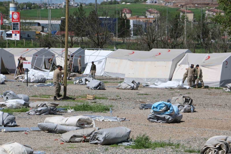 Diyarbakır’daki Çadır Kentin Bir Kısmı Kaldırıldı