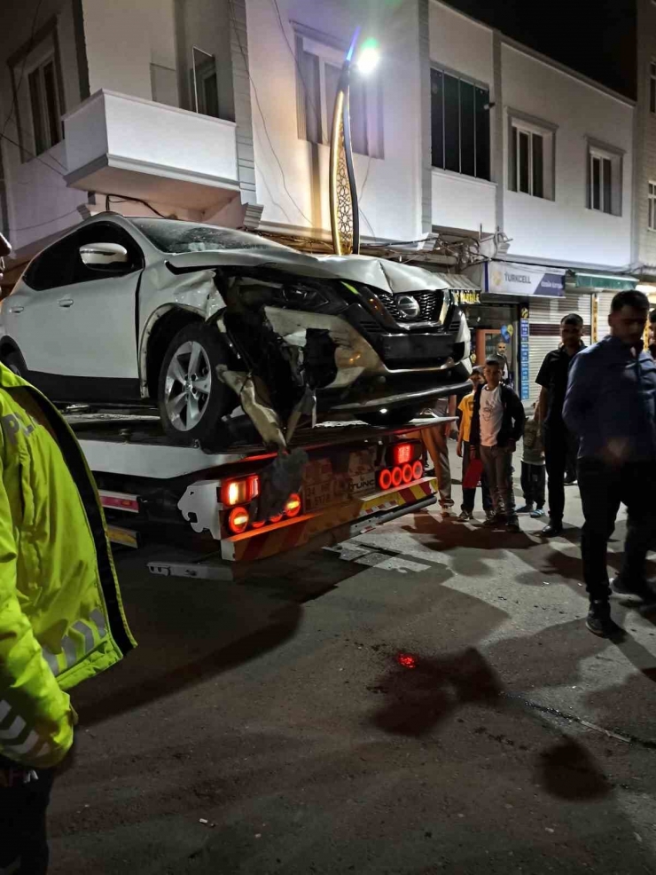 Bismil’de Otomobiller Kafa Kafaya Çarpıştı