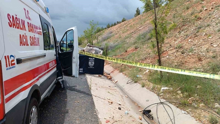 İki Kardeşin Bulunduğu Araç Takla Attı, 15 Yaşındaki Çocuk Hayatını Kaybetti