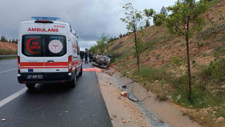 İki Kardeşin Bulunduğu Araç Takla Attı, 15 Yaşındaki Çocuk Hayatını Kaybetti