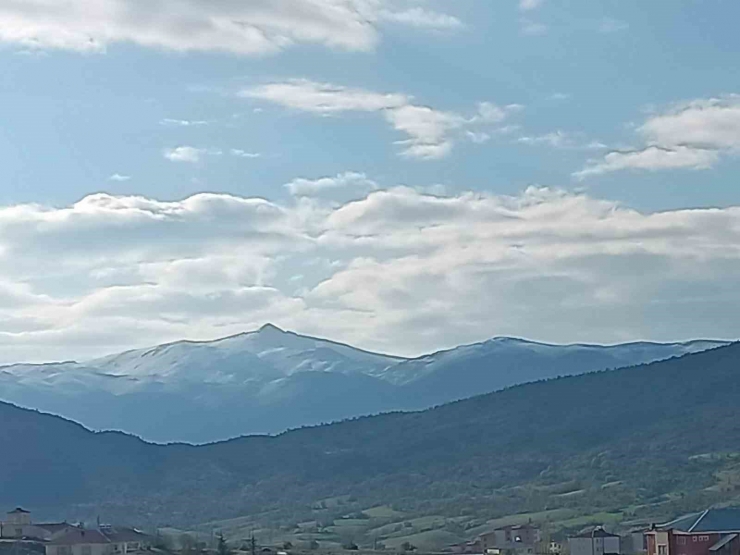 Sincik’e Mayıs Ayında Kar Sürprizi