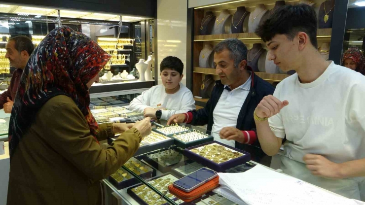 Depremin Vurduğu Malatya’da Tarihi Kapalı Çarşı’ya İlgi Arttı