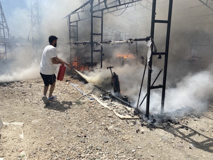 Çadır Kentte Yürekleri Ağza Getiren Yangın