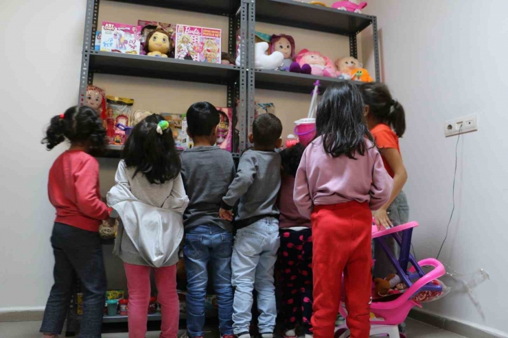 Ceylan Karavil Park Depremzede Çocukları Unutmadı