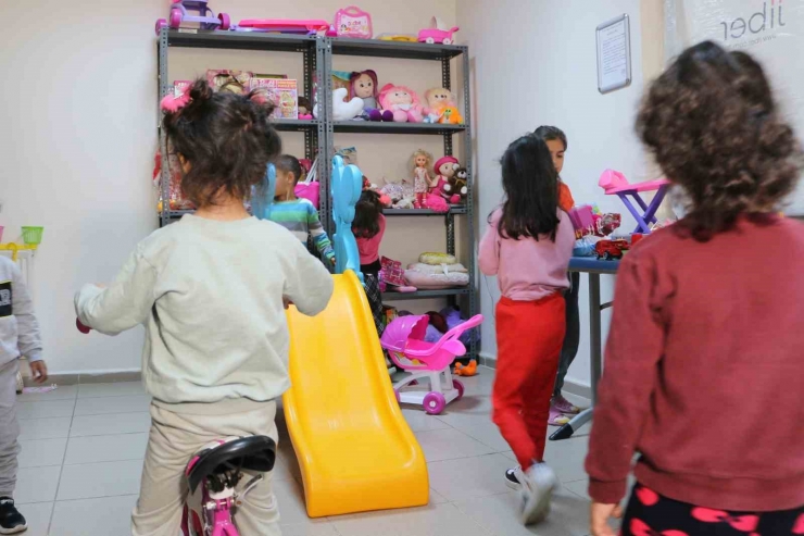 Ceylan Karavil Park Depremzede Çocukları Unutmadı