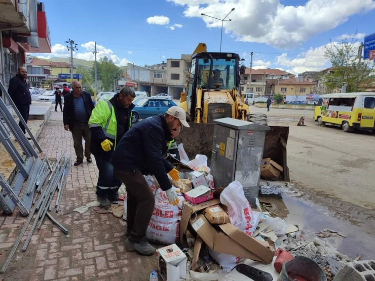 Gölbaşı’nda Hafriyat Kaldırma Çalışmaları Devam Ediyor