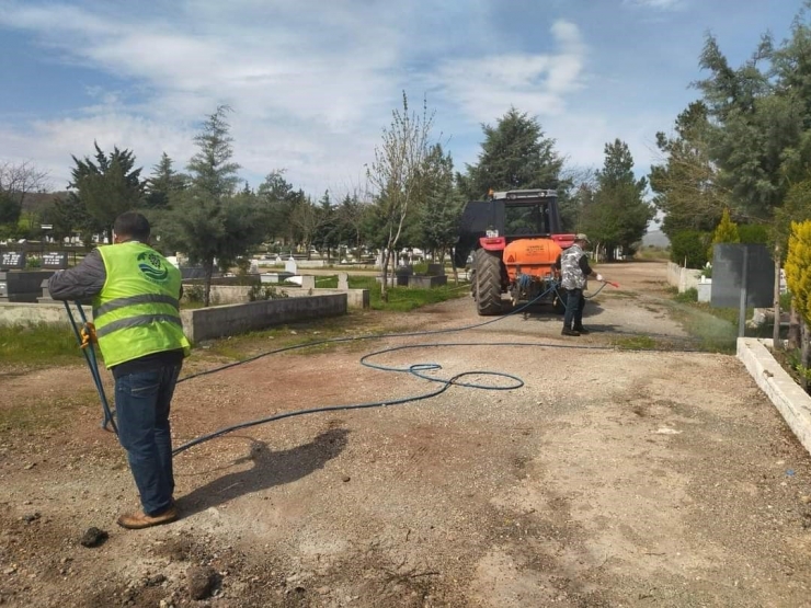 Gölbaşı’nda İlaçlama Çalışmaları Devam Ediyor