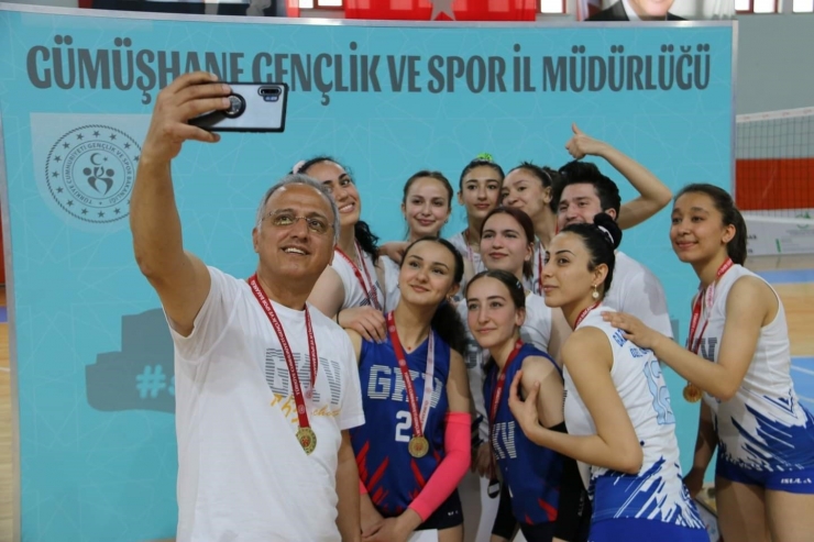 Gaziantep Kolej Vakfı Voleybolda Türkiye Finallerinde