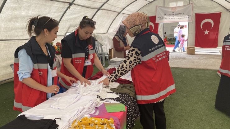 Depremzedeler İçin Çadırlarda Üretim Yapıyorlar