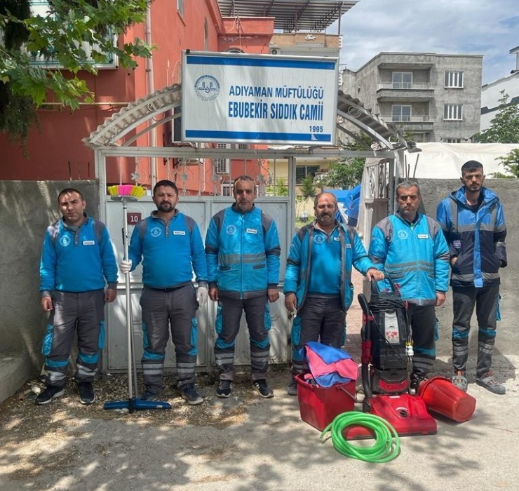 Deprem Bölgesinde Cami Temizliği