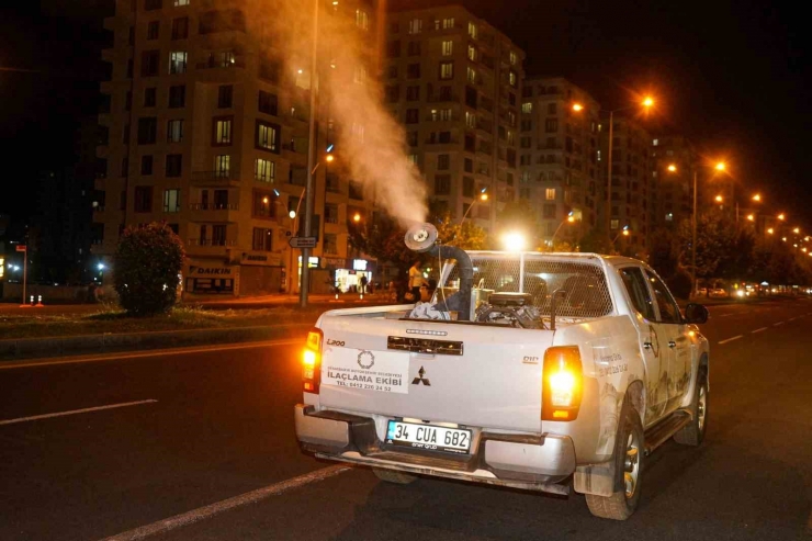 Diyarbakır’da Gece İlaçlama Çalışmaları Başladı