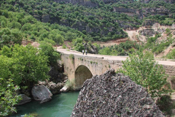 Yerleşimi İlk Çağ’a Dayanan Diyarbakır’ın Saklı Cenneti İhtişamını Koruyor