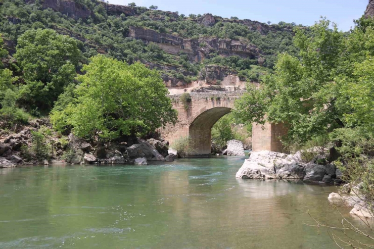 Yerleşimi İlk Çağ’a Dayanan Diyarbakır’ın Saklı Cenneti İhtişamını Koruyor