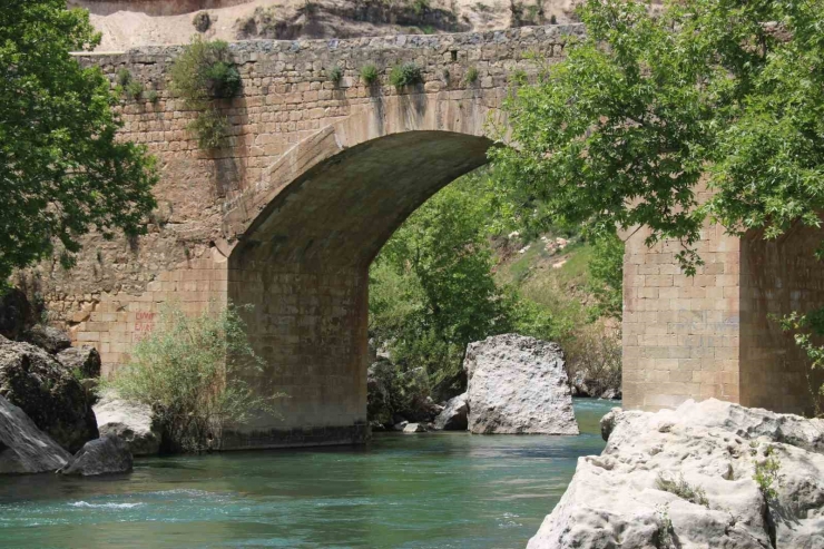 Yerleşimi İlk Çağ’a Dayanan Diyarbakır’ın Saklı Cenneti İhtişamını Koruyor