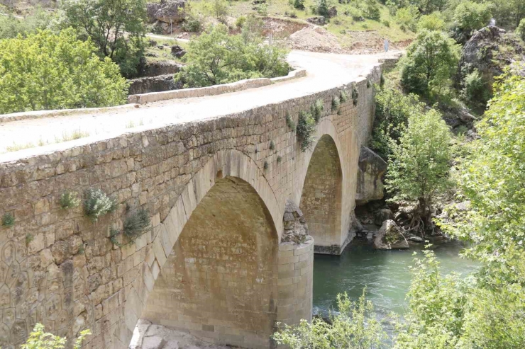 Yerleşimi İlk Çağ’a Dayanan Diyarbakır’ın Saklı Cenneti İhtişamını Koruyor