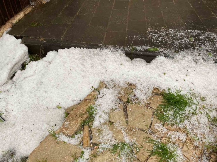 Malatya’da Ceviz Büyüklüğünde Dolu Yağdı