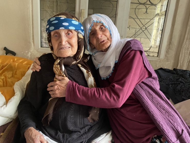 Adıyamanlı 105 Yaşındaki Fatma Nine Ve 80 Yaşındaki Kızının Duygu Dolu Konuşmaları