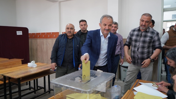 Adıyaman’ın Siyasetçileri Oy Kullandı