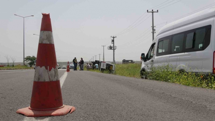 Diyarbakır’da Minibüs Şarampole Yuvarlandı: 7 Yaralı