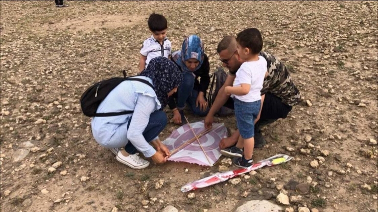 Sınır Hattını Uçurtmalar Kapladı