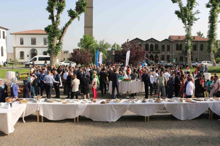 Diyarbakır’ın Yöresel Lezzetleri Tarihi İlçede Tanıtıldı