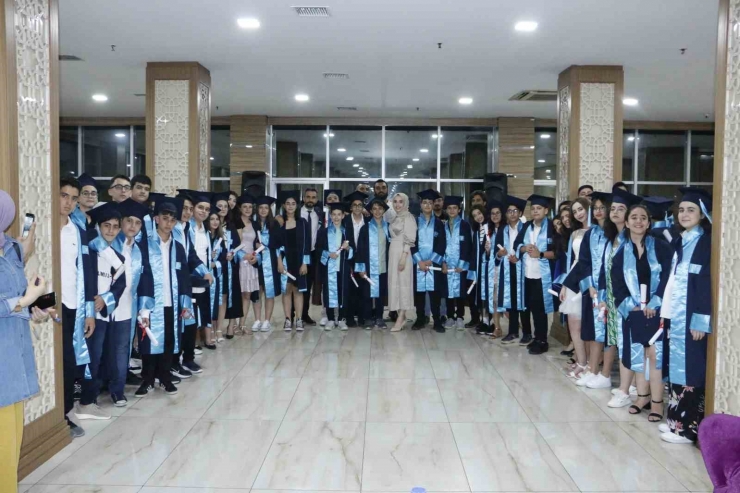 Diyarbakır Radikal Okulları’nda Coşkulu Mezuniyet