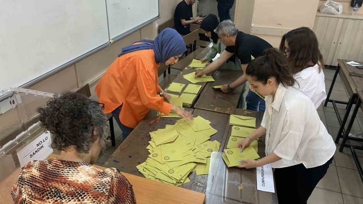 Diyarbakır’da Sandıklar Kapandı Oy Sayımı Başladı