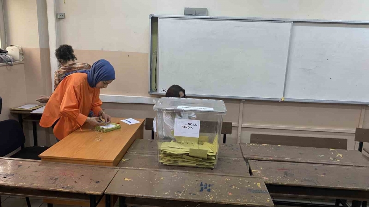 Diyarbakır’da Sandıklar Kapandı Oy Sayımı Başladı